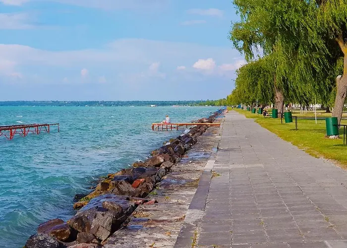 Napsugar Gazde/Camere de închiriat *